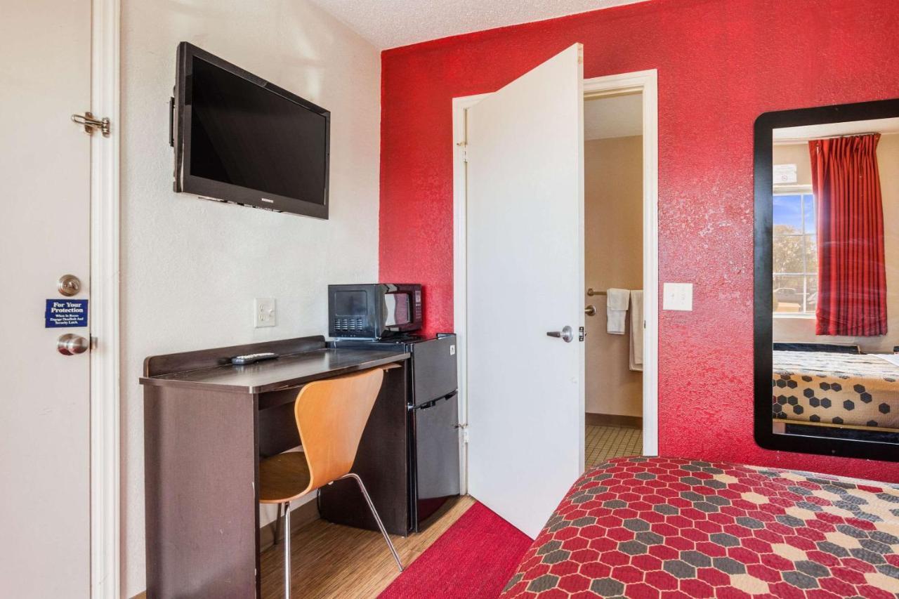 טרה הוט Econo Lodge Inn & Suites מראה חיצוני תמונה